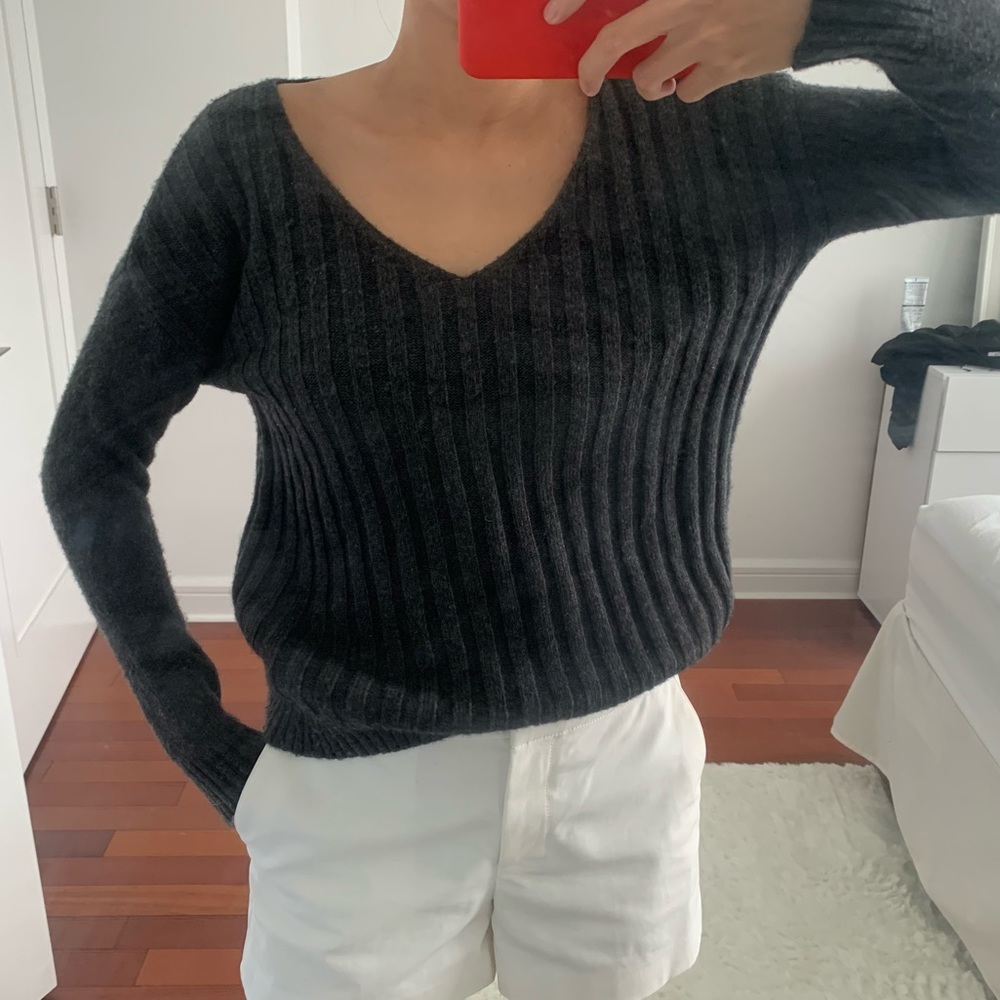 Gap sweater